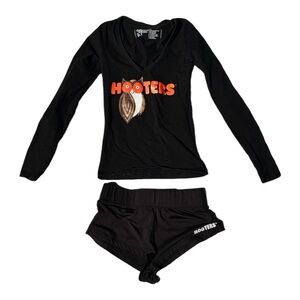 BLACK LONGSLEEVE HOOTERS UNIFORM